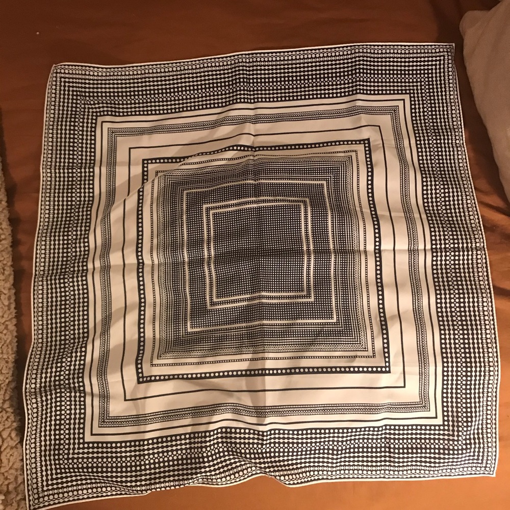 Dot patterned scarf navy and white